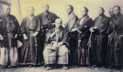 遣欧使節（1862年）随員　右から三人目が川崎道民